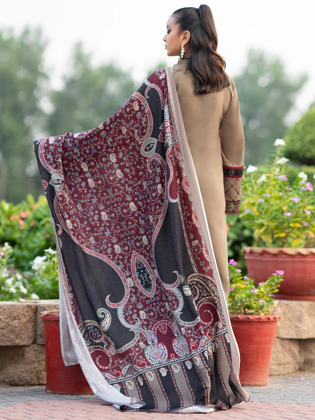 BIN ILYAS Embroidered Lawn Three Piece BI-05