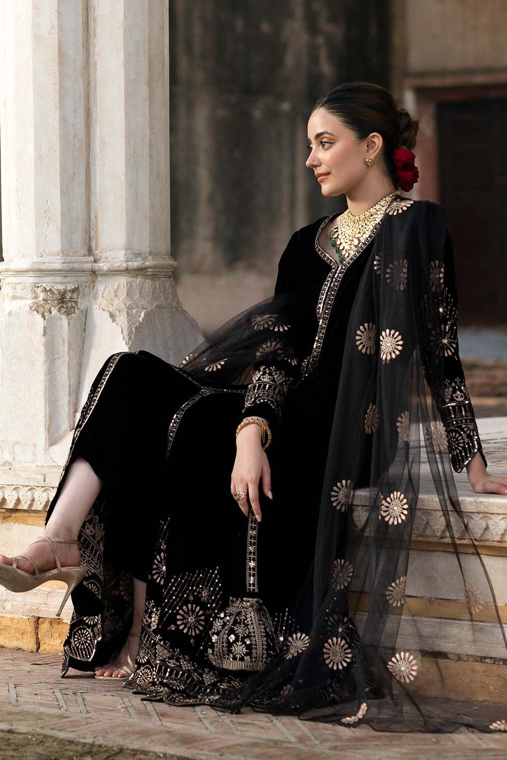 Zainab Chotani ZC-233 Embroidered Velvet Three piece Winter Collection