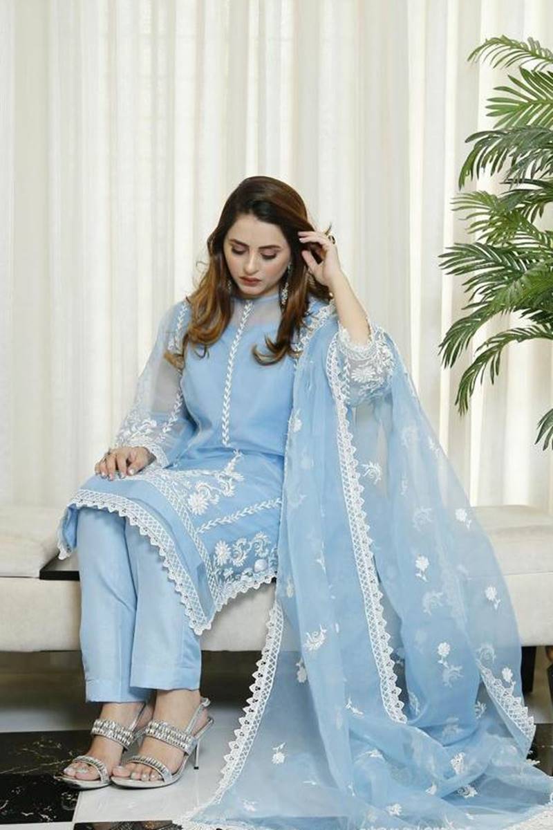 femalechoice Design#13 Organza Lawn inner Embroidered 3 pc