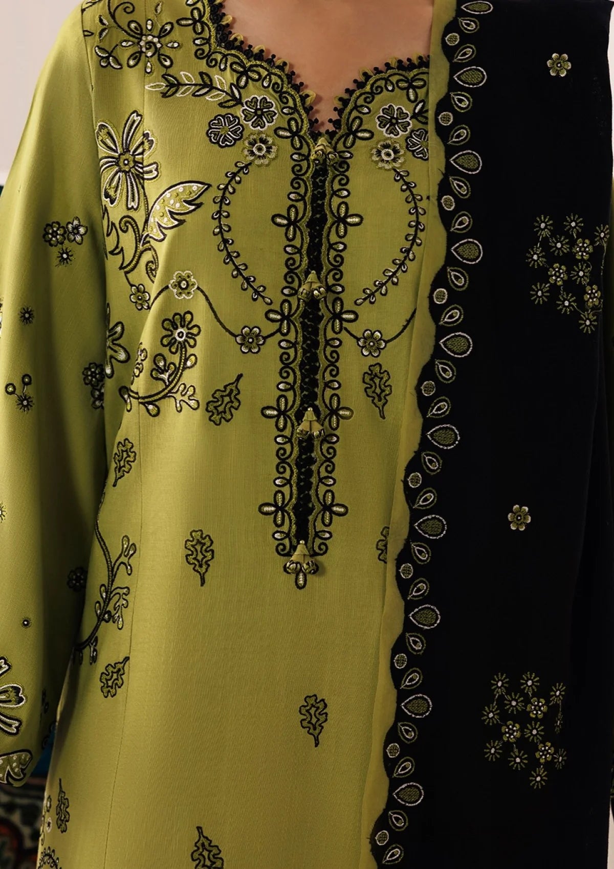 Qalamkar D-417 Embroidered Dhanak Three Piece Winter Collection (Copy)