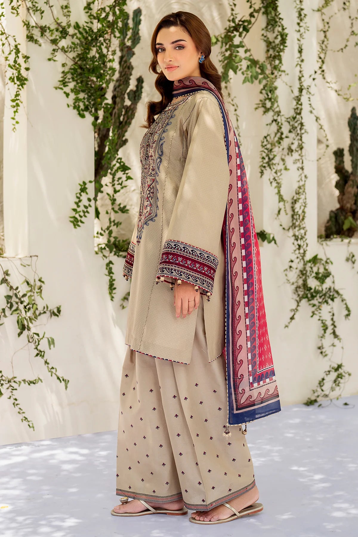 jazmin  Embroidered three  piece suit D-303