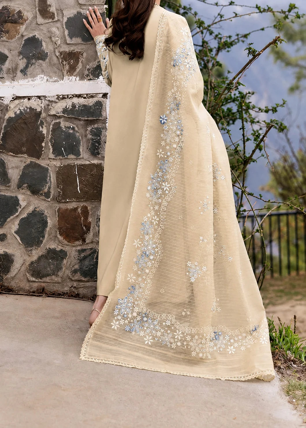 Qalamkar Embroidered lawn Three Piece D-269 Skin
