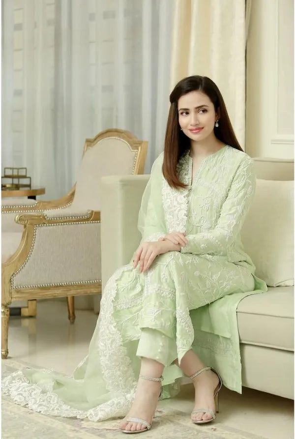 Bareeze D#30 Pista Embroidered Three Piece Lawn Collection